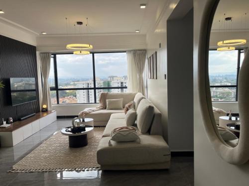 Aurora Smart Homes- Modern 2BR Apartment with Pool & Gym,Kilimani