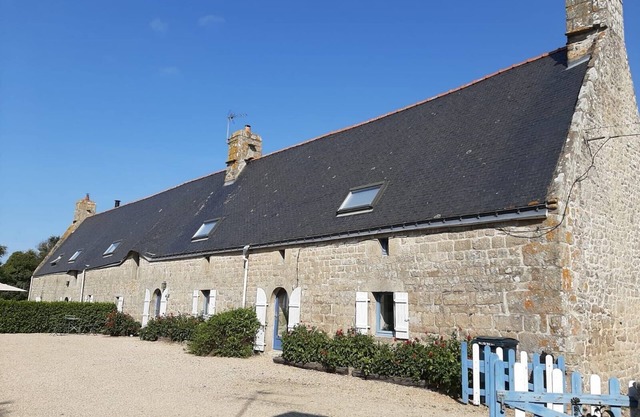 Authentic 17th century farmhouse in a typical hamlet near the sea