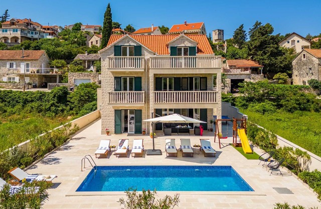Authentic Luxurious Villa Janie