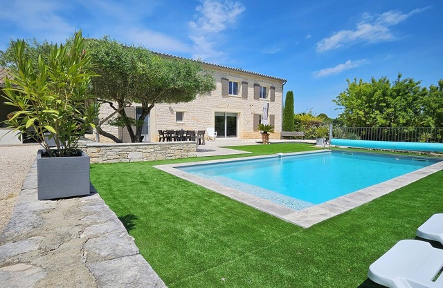 Authentique Bastide en Pierre de 200 m² Avec Piscine Chauffée, en Ardèche