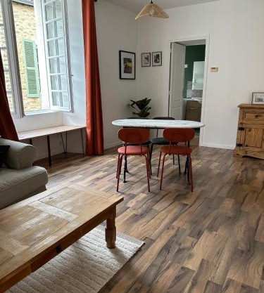 Authentique Lavallois T3 au cœur du vieux Laval