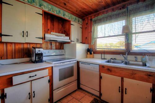 Averette Cottage by Carolina Beach Realty