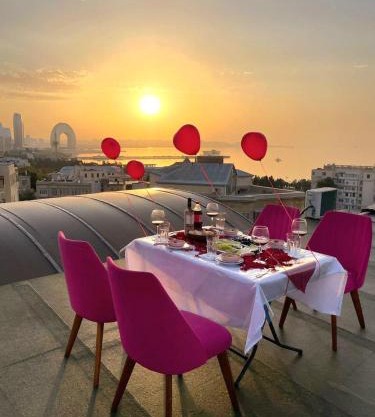 Avi Hotel
