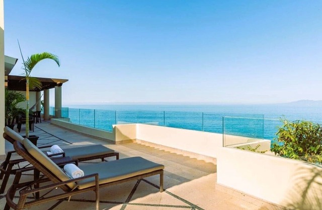 Award Winning 3-BR PH Prime Oceanfront at Garza Blanca Resort W/Butler & Chef