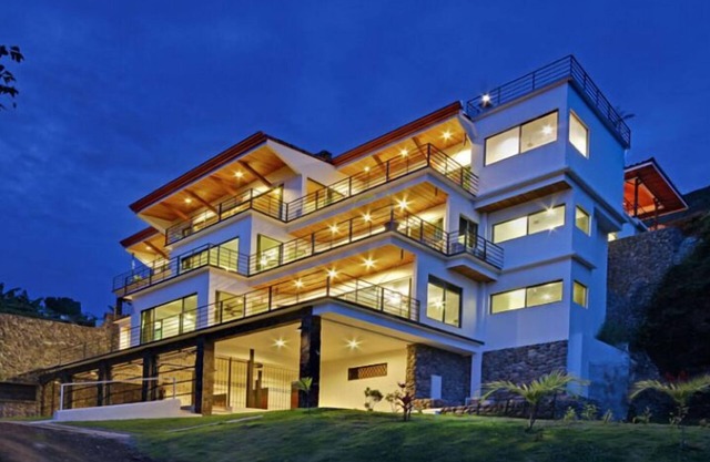 Award-Winning Luxury Ocean View Condo 275 Yds from the Beach