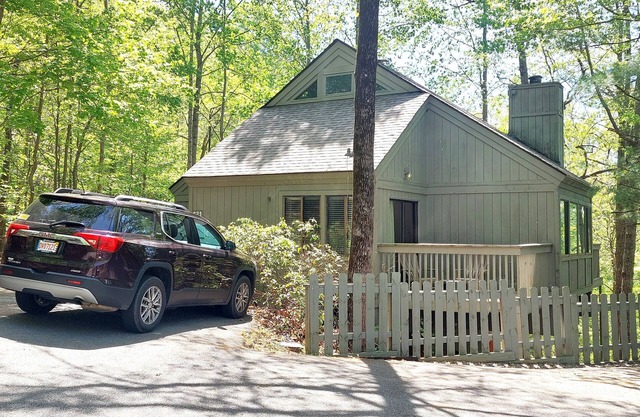 Awesome 2 Bedroom Chalet With Loft Sleeps 8 Max At Beautiful Big Canoe, GA.
