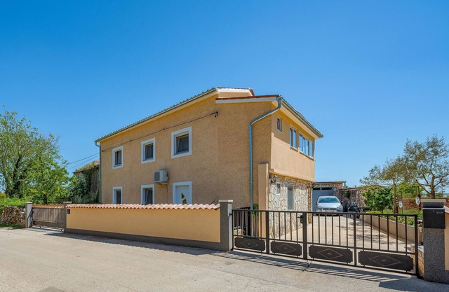 Awesome apartment in Divsici