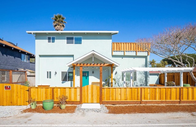 Awesome Beach House 1 block from Pleasure Point