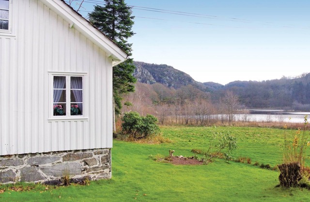 Awesome home in Farsund with lake view