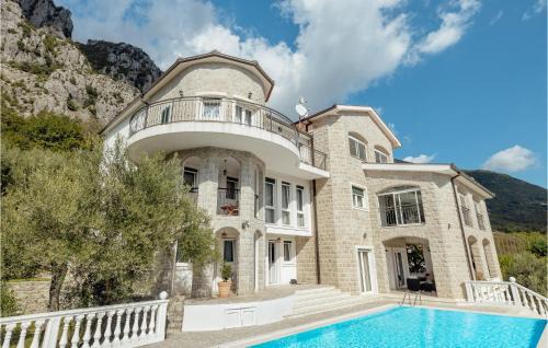 Awesome Home In Herceg Novi With Wifi