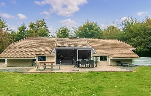Awesome Home In Oksbøl With Kitchen