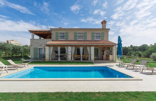 Awesome home in Porec