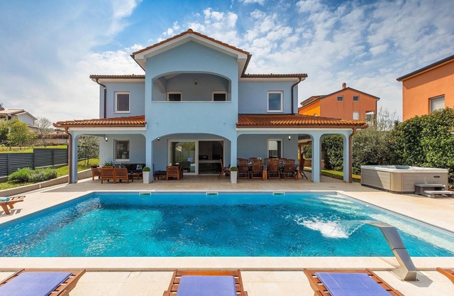 Awesome home in Porec with sauna