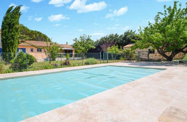 Awesome home in Saint-Siffret with WiFi
