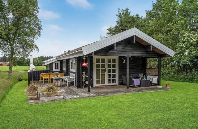 Awesome home in Strandby with WiFi