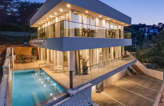Awesome home in Vrboska with sauna