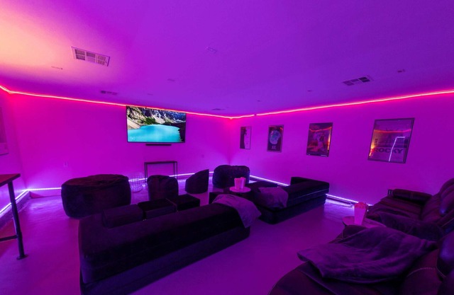 Awesome House w/Heated Pool, Theater & Game Room!