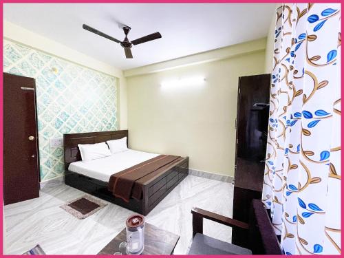 AYODHYA HOTEL GANARAJ SHARNAM - Providing Spacious Rooms With Free Wi-Fi - Free Parking Available