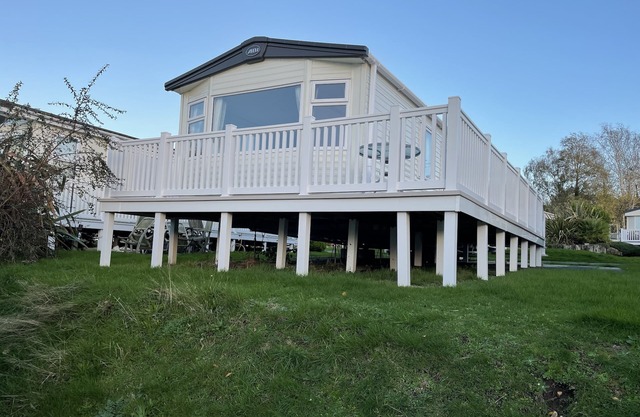 Azalea lovely dog free caravan on Rockley Park, Poole