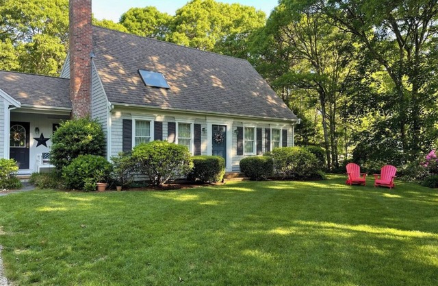 Azalea Oasis - East Orleans Home - 5 Minutes to Nauset Beach!