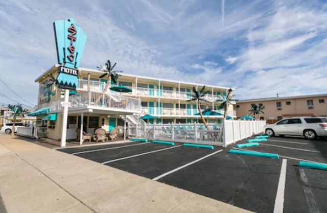 Aztec Motel