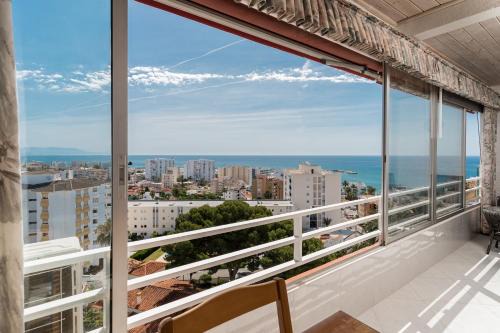Azul Horizonte with a pool