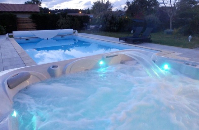 AZUR LANDES - near the ocean- swimming pool, jacuzzi, sauna, pétanque 15 people