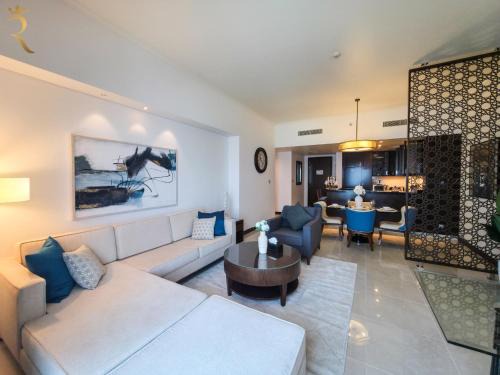 Azure Crest 2BR - Luxurious Ocean View Apartment Near Marina Mall