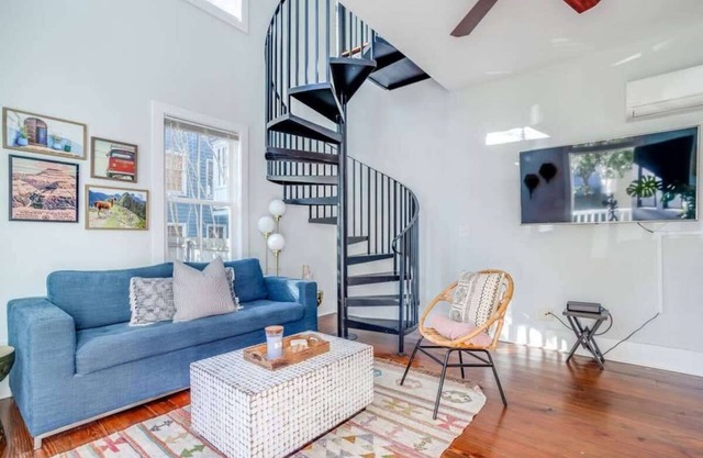 Azure Haven | Carriage Home Near King St + Parking