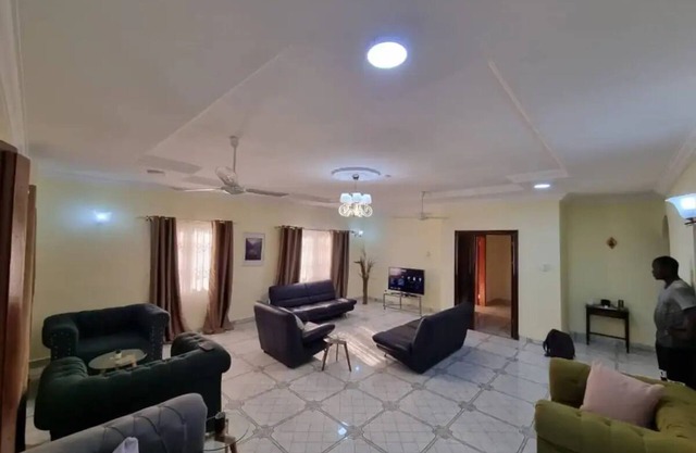B's Classic & Cozy Apartments spacious and luxurious serene home away from home.