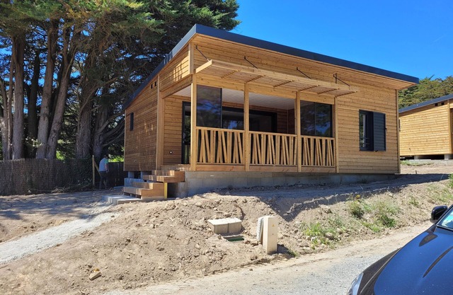 B025 - Quiet 2-bedroom chalet at the gates of the city!