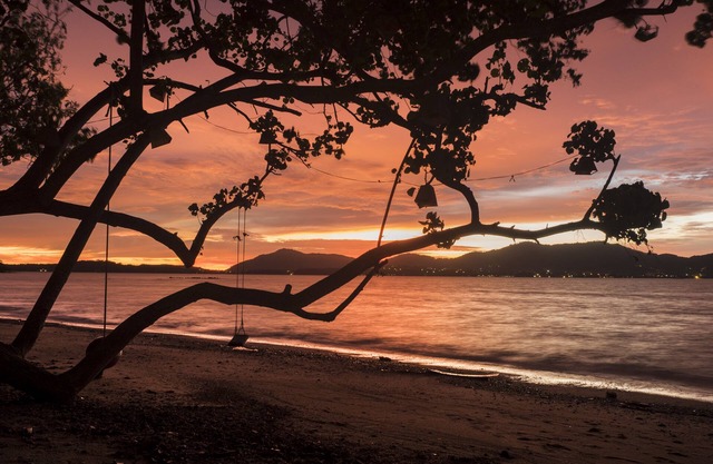 Baan Mai Beachfront Phuket Lone Island