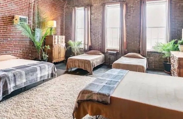 Bachelor, Bachelorette, Teams or Large Groups! Large 2 Bedroom Apt, Sleeps 12.