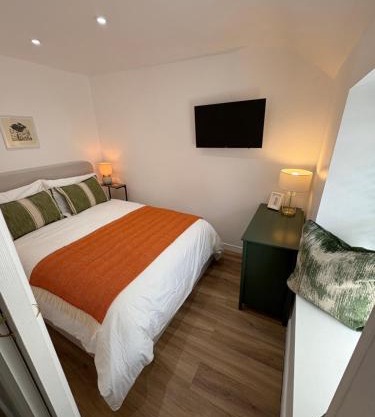Bagnalls Cottage, A newly renovated cottage in the heart of the Downalong, St Ives moments from the harbour beach