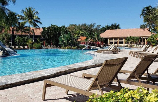 Bahama Breeze @Falling Waters Naples, Florida