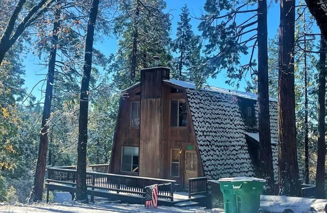 🏞️ Baio Cabin – Rustic Retreat w/Twain Harte Lake Access & Spacious Deck