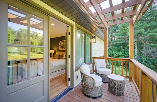 Bakersville Sanctuary w/Stunning Scenery, Hot Tub