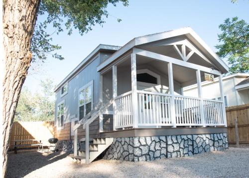 Balanced Rock Cabin #05