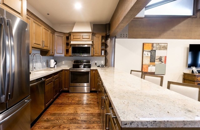 Bald Eagle Two Bedroom 2 Apartment Hotel by RedAwning