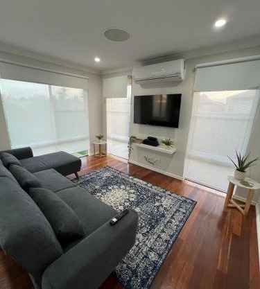 Baldivis Home Close to IGA, CAFE, Restaurants, 15 mins to beach