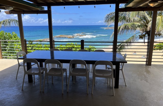 Bali-Inspired White Sand Beachfront House w/Large Deck, GYM, & Lots of Toys!nn
