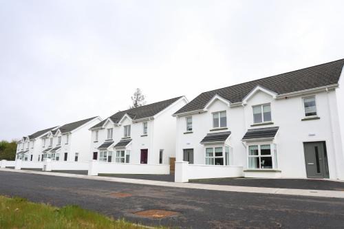 Ballintra 3 Bedroom Family Holiday Home - Near Rossnowlagh Surfing & Beach & Donegal Bay Golf
