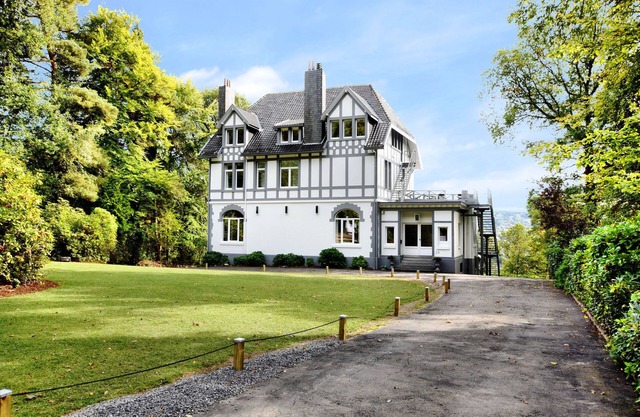 Balmoral Hot Tub Holiday Home