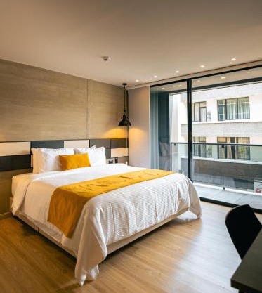 Balmoral Plaza Hotel