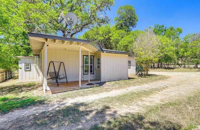 Bandera ‘Carriage House’ w/Medina River Access!