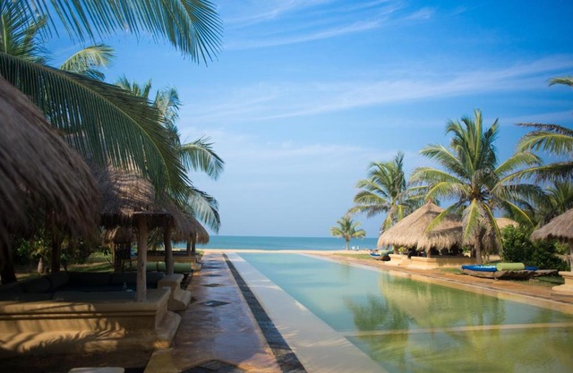 Bar Reef Resort