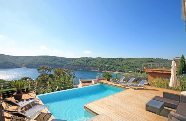 Barbara: Luxury villa with sea view and private pool