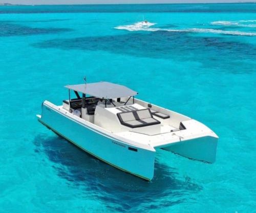 Barco privado de lujo para tu familia y amigos en Cancun-isla mujeres