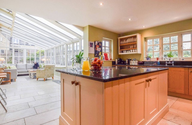Barebones Farm - sleeps 14 guests in 7 bedrooms