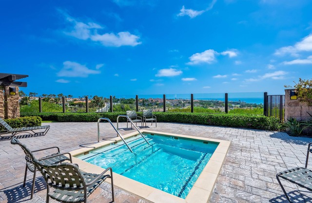 Barefoot Bungalow - Ocean Views!